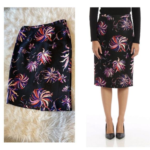 Emilio Pucci Dresses & Skirts - EMILIO PUCCI
Patterned wool and silk skirt